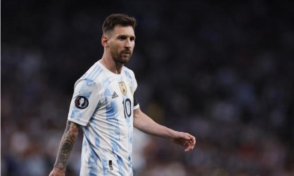 46岁董璇生日与丈夫恩爱合体,张维伊真配不上她?